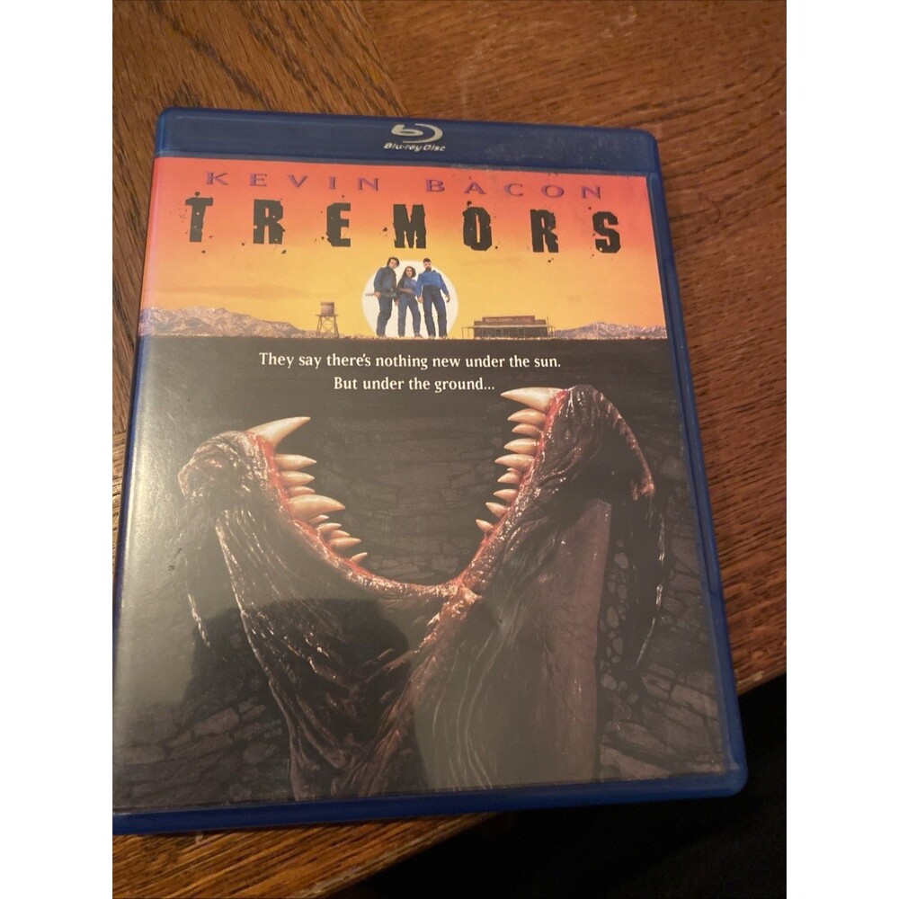 Tremors (Blu-ray, 1990) Kevin Bacon Fred Ward Horror/Comedy/Action Reba McEntire